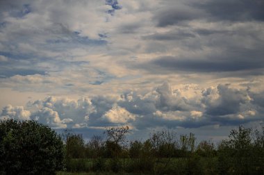 Güzel bulutlu manzara