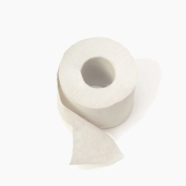 Rolka papieru toaletowego izolowana na białym tle. — Zdjęcie stockowe