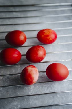 Kırmızı renkli Paskalya yumurta se