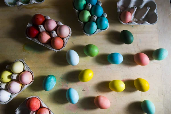 Huevos de Pascua coloreados se — Foto de Stock