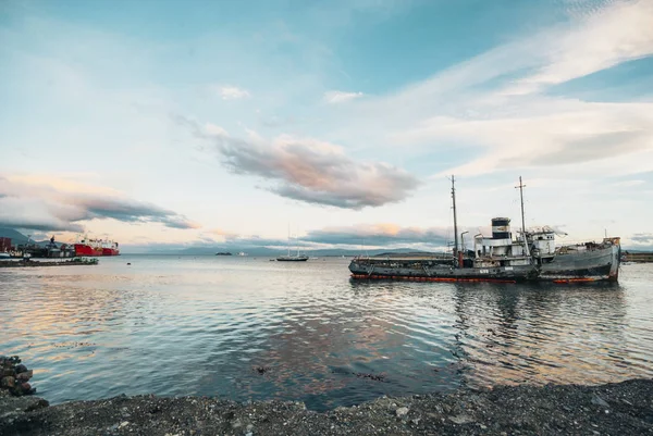 Naufrage Dans Port Ushuaia Avec Ciel Spectaculaire Arrière Plan Ushuaia — Photo