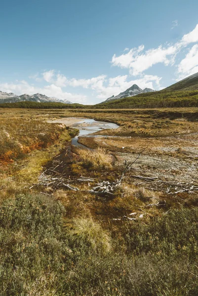 Zümrüt lagoon, Ushuaia, Tierra del Fuego, Arjantin yakınındaki trekking yolundaki vahşi Patagonya.