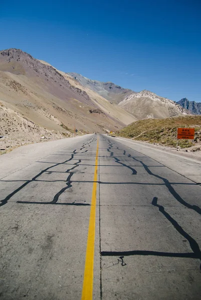 Voyager Voiture Travers Paysage Aride Près Mendoza Argentine — Photo