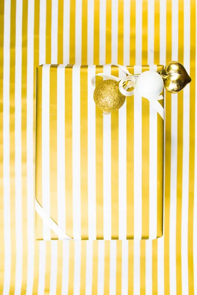 Christmas package wrapping Royalty Free Stock Images