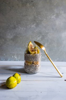 Chia puding taze incir ile