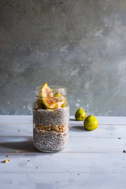 Chia puding taze incir ile