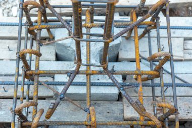 Beton yapı için güçlendirilmiş çelik çizgilerin üst görünümü