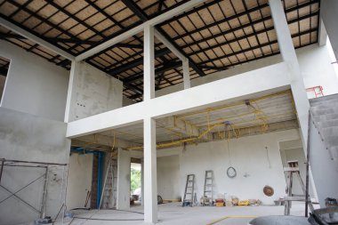 Yapım aşamasındaki evin iç mimari modern tasarımı.