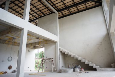 Yapım aşamasındaki evin iç mimari modern tasarımı.