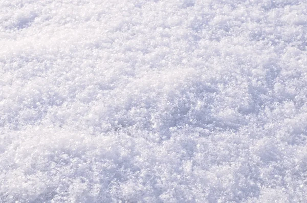 Limpiar la superficie de nieve esponjosa . — Foto de Stock