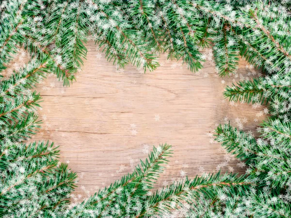 Fir branches on texture wood background, top view — Stock Photo, Image