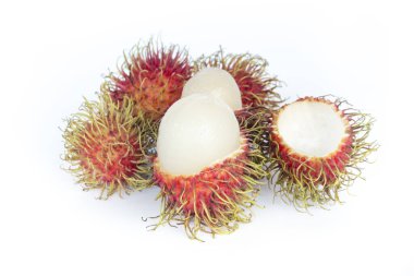 Beyaz arkaplanda taze rambutan