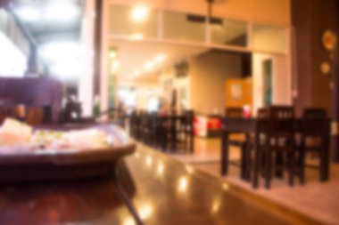 Bokeh ile restoranın arka planında bulanık arkaplan.