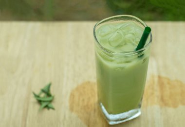 Ev yapımı Matcha buzlu yeşil çayı sütlü, sütlü latte çayı