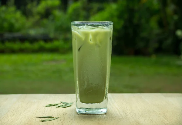 Thé vert glacé Matcha maison au lait, thé Latte au lait — Photo