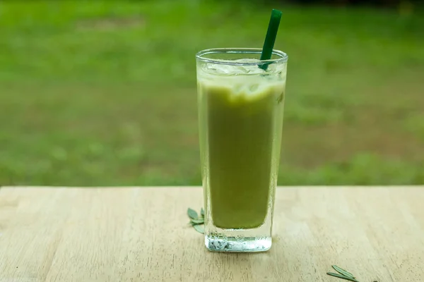 Thé vert glacé Matcha maison au lait, thé Latte au lait — Photo