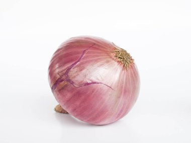 Beyaz arkaplanda Shallot 'ların kapatılması