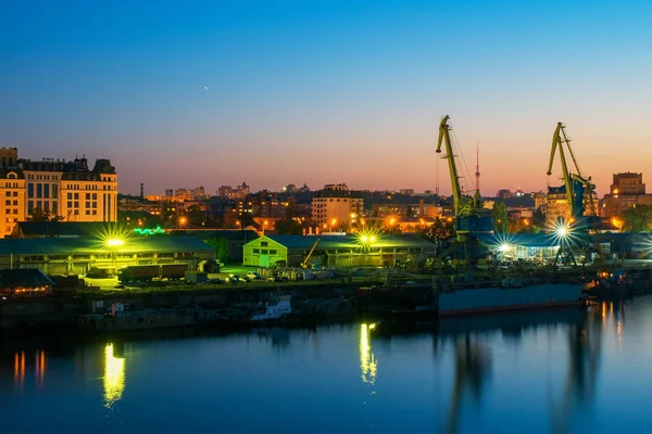 Endüstriyel nehir Limanı 