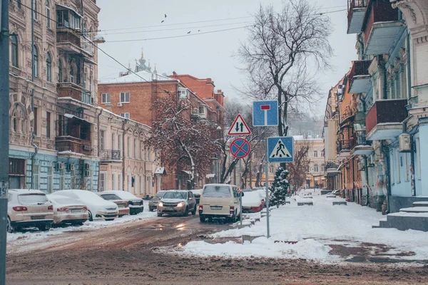 Karlı gün, Avrupa'nın şehrin cadde görünümü.
