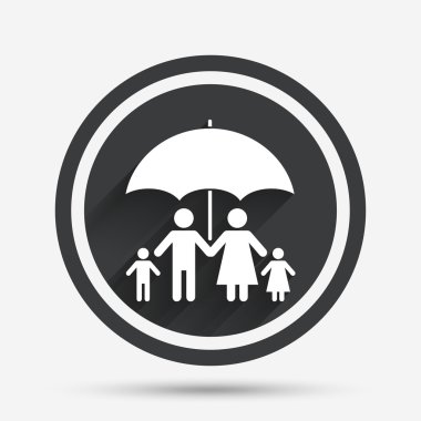 Aile sigortası kutsal kişilerin resmi tamamlamak. şemsiye sembolü.