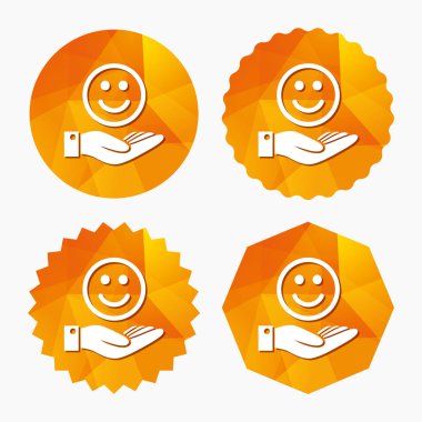 Gülümseme ve el işareti. 