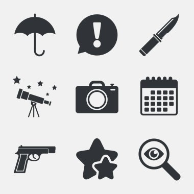 Silah silah ve fotoğraf kamera.