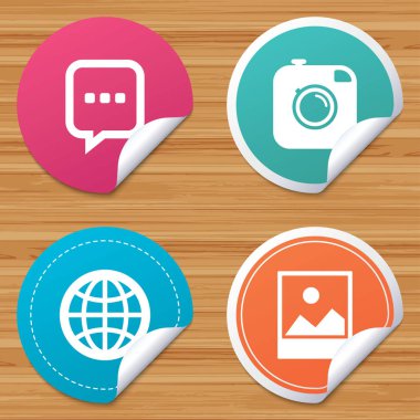 Sosyal Medya simgeler. Sohbet konuşma balonu ve Küre.