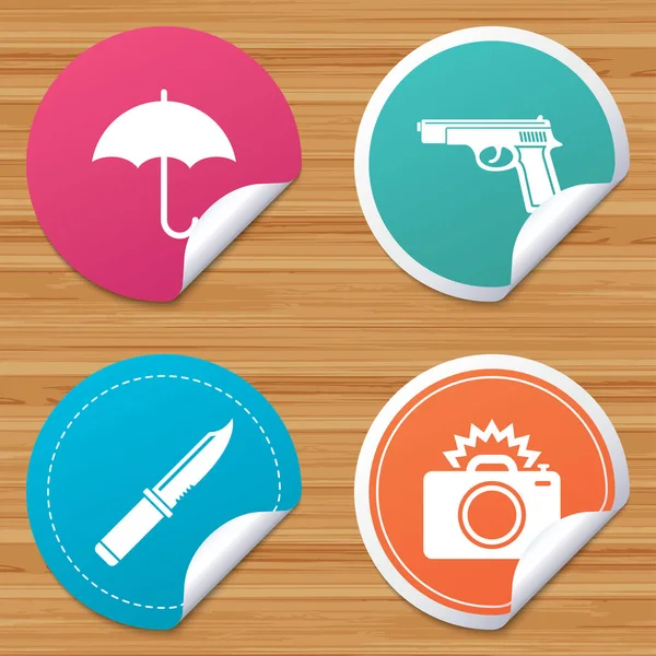 Silah silah. Bıçak, şemsiye ve fotoğraf fotoğraf makinesi.