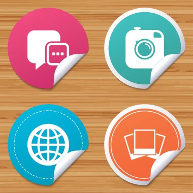 Sosyal Medya simgeler. Sohbet konuşma balonu ve Küre.