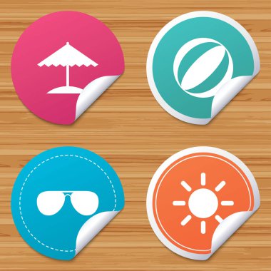 Şemsiye, m-cüzdan ve şapka