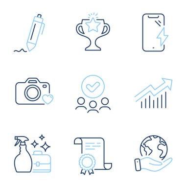 Zafer, fotoğraf makinesi ve imza çizgisi simgeleri ayarlandı. Diploma sertifikası, gezegeni kurtarmak, bir grup insan. Temizleyici sprey, akıllı telefon şarjı ve eğri tabelalar. Vektör