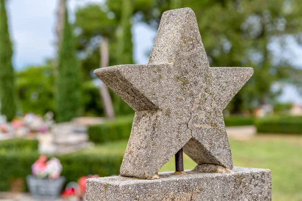 Mezarlık beş köşeli yıldız — Stok fotoğraf