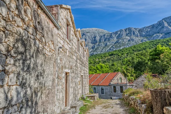 Tucepi köy evi — Stok fotoğraf