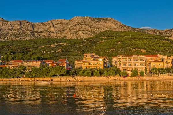 Spiaggia soleggiata sul mare — Foto Stock