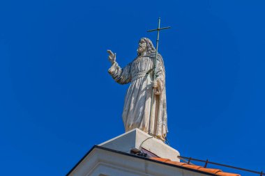 St. Anthony Kilise çatısının heykeli