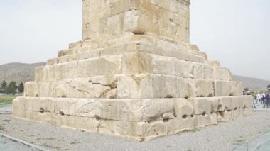 Pasargad büyük Cyrus mezar