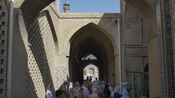 Isfahán Vieja Mezquita turistas — Vídeos de Stock