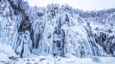 Plitvice Gölleri kış büyük şelale