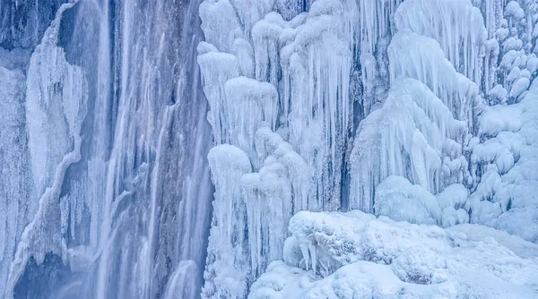 Plitvice Gölleri donmuş şelale — Stok fotoğraf