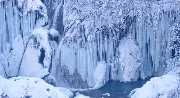 Zmrazené vodopády Plitvická jezera — Stock fotografie