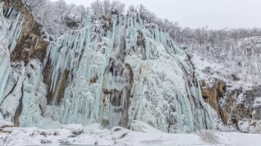 Plitvice Gölleri kış büyük şelale