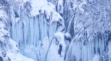 Plitvice Gölleri donmuş şelale