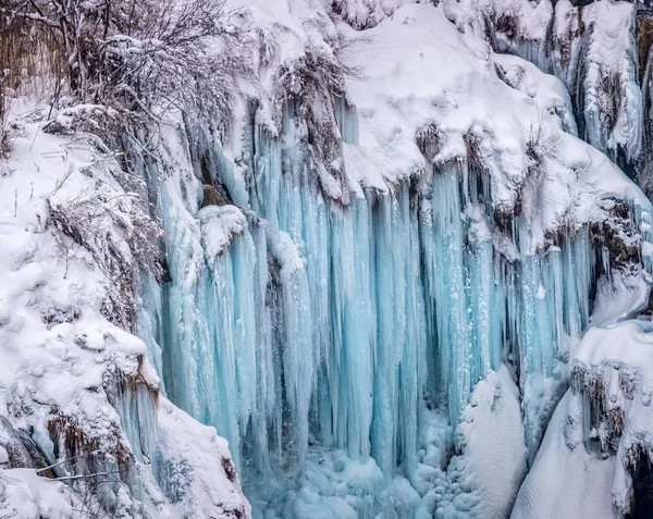 Plitvice Gölleri donmuş şelale — Stok fotoğraf