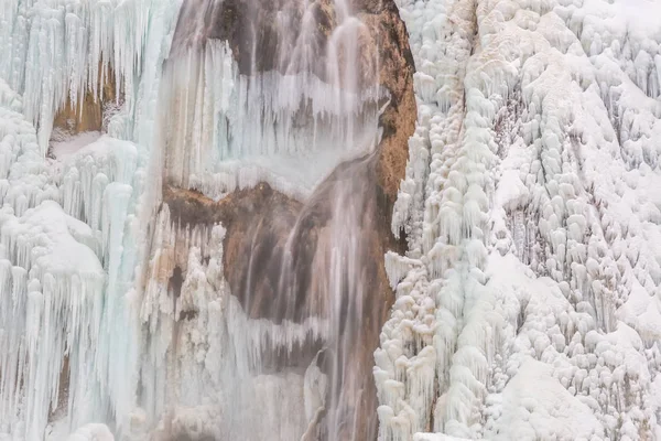 Plitvice Gölleri donmuş şelale — Stok fotoğraf