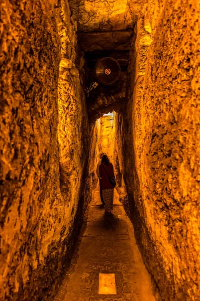 Westelijke Muur tunnel smalle doorgang — Stockfoto