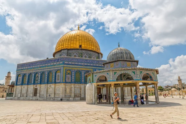 바위 방문자 예루살렘의 돔 — 스톡 사진