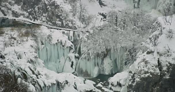 プリトヴィツェ湖の滝詳細 — ストック動画