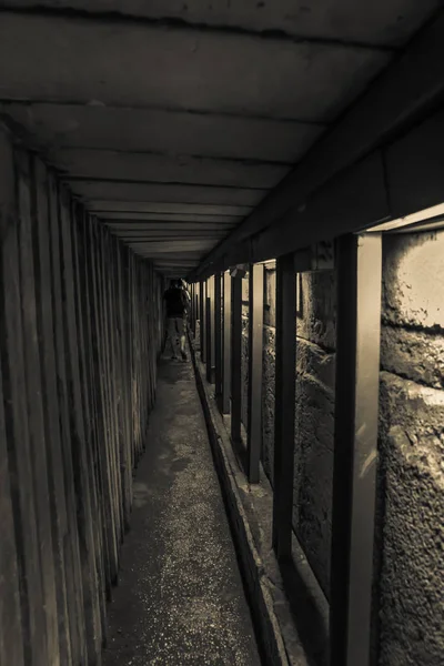 Beton Western Wall tünelde destekler — Stok fotoğraf