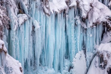 Plitvice Gölleri donmuş şelale