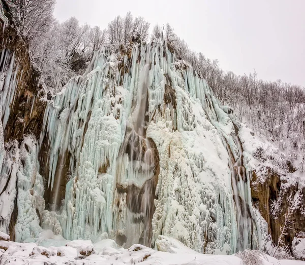 Plitvice lagos invierno gran cascada —  Fotos de Stock